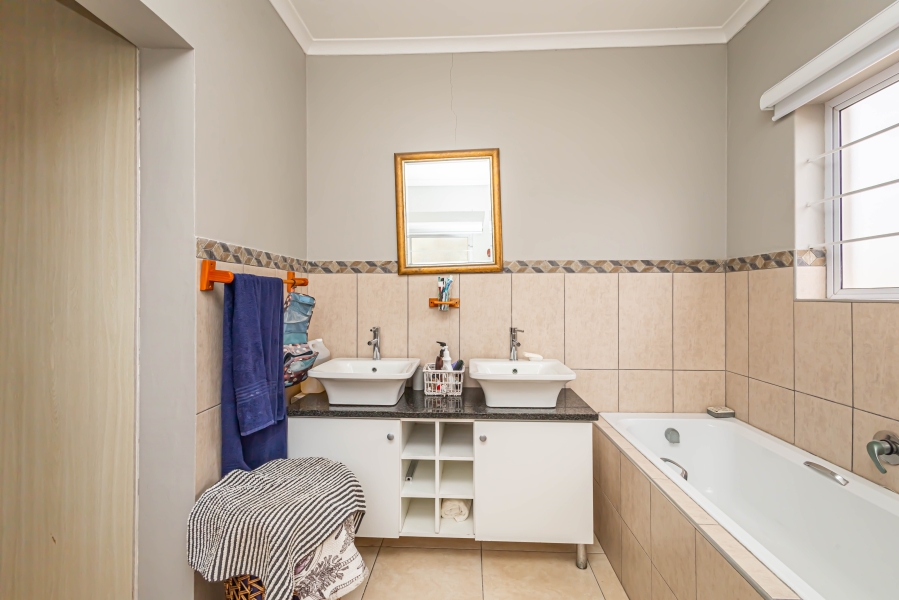 3 Bedroom Property for Sale in Country Club Western Cape